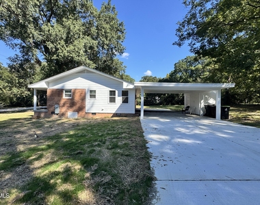 402 N Pine Street - Photo Thumbnail 2