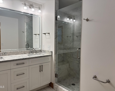 402 N Pine Street - Photo Thumbnail 8
