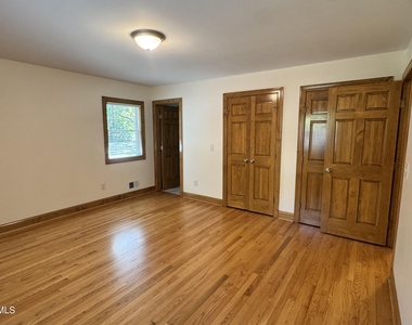402 N Pine Street - Photo Thumbnail 9