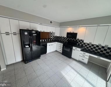 2201 Brandenburg Way - Photo Thumbnail 4