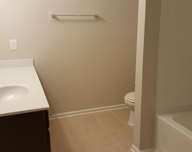 216 Hamlet Place - Photo Thumbnail 13