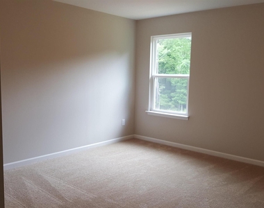 216 Hamlet Place - Photo Thumbnail 12