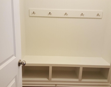 216 Hamlet Place - Photo Thumbnail 14