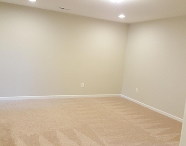 216 Hamlet Place - Photo Thumbnail 9