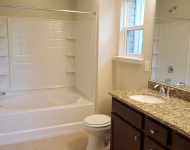 216 Hamlet Place - Photo Thumbnail 10