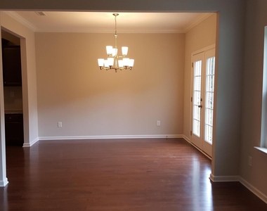 216 Hamlet Place - Photo Thumbnail 6