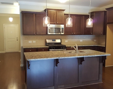 216 Hamlet Place - Photo Thumbnail 2