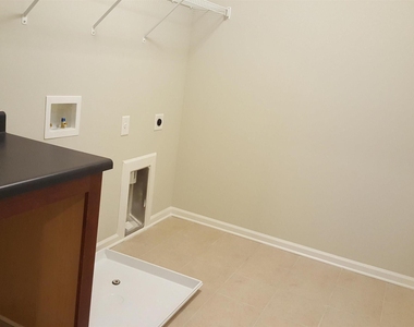 216 Hamlet Place - Photo Thumbnail 15