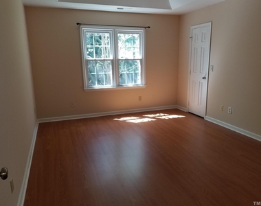 216 Hamlet Place - Photo Thumbnail 16