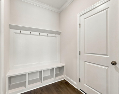 3195 Delmar Drive - Photo Thumbnail 16