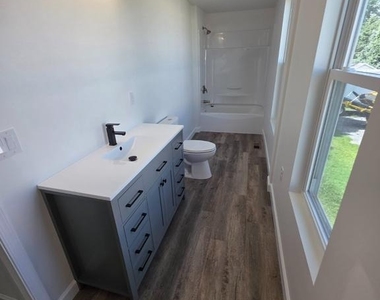 331 N College Street - Photo Thumbnail 13