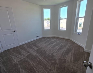 331 N College Street - Photo Thumbnail 10