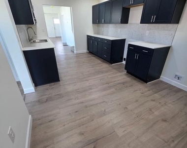 331 N College Street - Photo Thumbnail 2