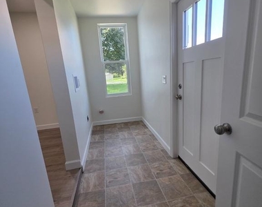 331 N College Street - Photo Thumbnail 7