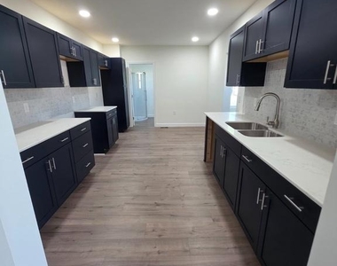 331 N College Street - Photo Thumbnail 3