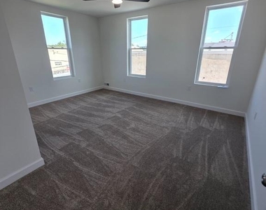 331 N College Street - Photo Thumbnail 11