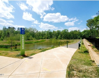 451 Vine Parkway - Photo Thumbnail 6