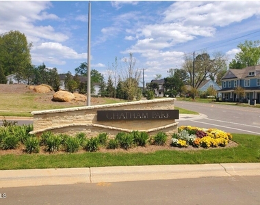 451 Vine Parkway - Photo Thumbnail 9