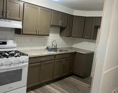 319 W 21st Street - Photo Thumbnail 3
