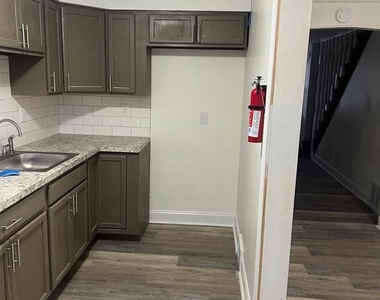 319 W 21st Street - Photo Thumbnail 4