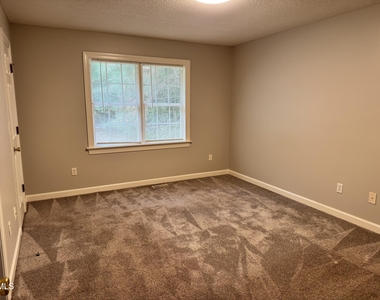 513 N Walnut Street - Photo Thumbnail 6