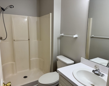 513 N Walnut Street - Photo Thumbnail 7