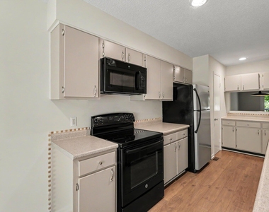 206 Ridge Trail - Photo Thumbnail 4
