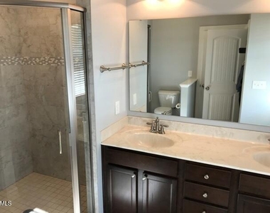 1333 Center Street - Photo Thumbnail 10