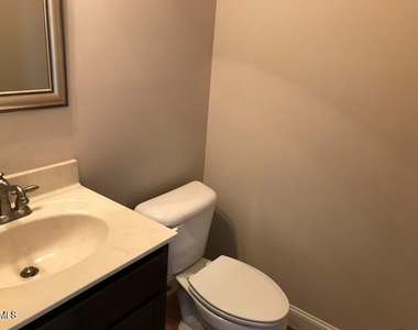 1333 Center Street - Photo Thumbnail 13