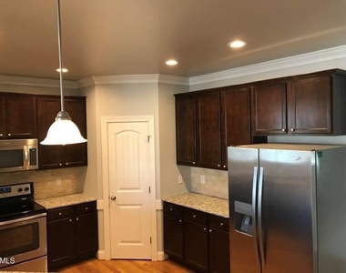 1333 Center Street - Photo Thumbnail 4