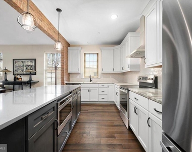 262 W Ashland Street - Photo Thumbnail 6