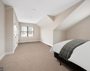 262 W Ashland Street - Photo Thumbnail 12