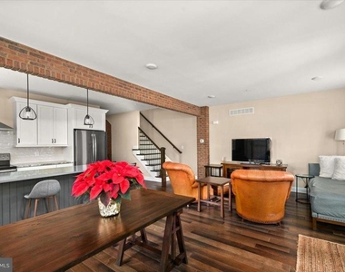 262 W Ashland Street - Photo Thumbnail 4