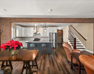 262 W Ashland Street - Photo Thumbnail 3
