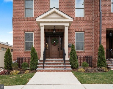 262 W Ashland Street - Photo Thumbnail 16