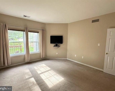 163 Hawthorne Court - Photo Thumbnail 17