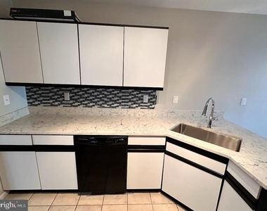 163 Hawthorne Court - Photo Thumbnail 11