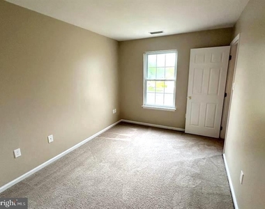 163 Hawthorne Court - Photo Thumbnail 31