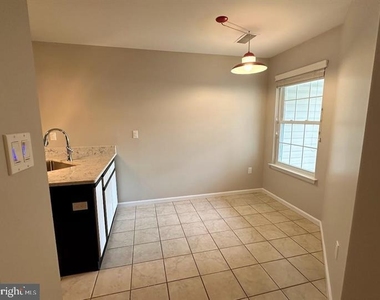 163 Hawthorne Court - Photo Thumbnail 12