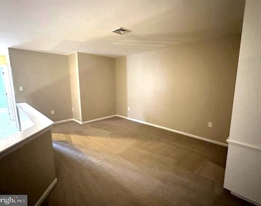 163 Hawthorne Court - Photo Thumbnail 27