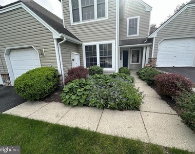 163 Hawthorne Court - Photo Thumbnail 3