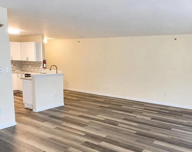 938 Pine Valley Court - Photo Thumbnail 2