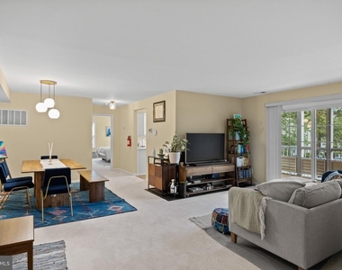 101 Claridge Court - Photo Thumbnail 5