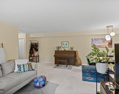 101 Claridge Court - Photo Thumbnail 7