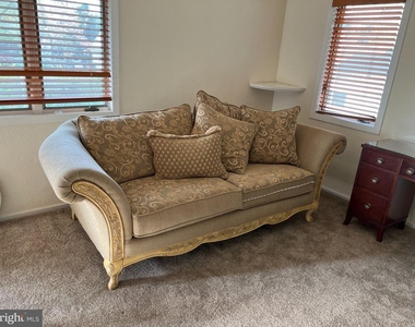 366 N Harrison Street - Photo Thumbnail 3