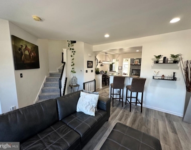 355 Cristaudo Court - Photo Thumbnail 9