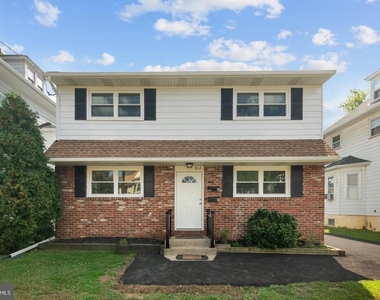 802 Collings Avenue - First Fooor Avenue - Photo Thumbnail 1