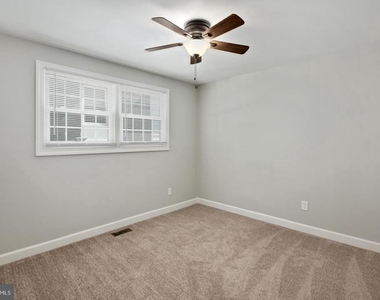 802 Collings Avenue - First Fooor Avenue - Photo Thumbnail 11