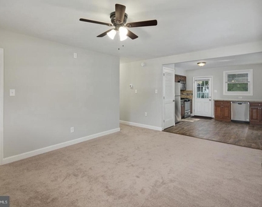 802 Collings Avenue - First Fooor Avenue - Photo Thumbnail 5