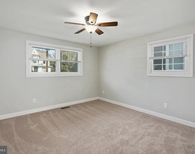 802 Collings Avenue - First Fooor Avenue - Photo Thumbnail 10